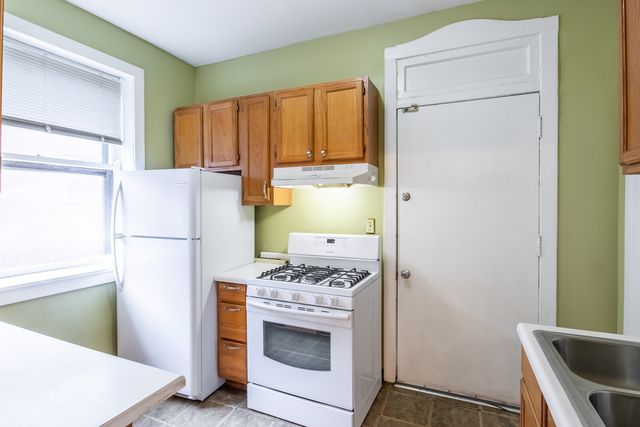 945 E Hyde Park Boulevard 3, Chicago, IL 60615