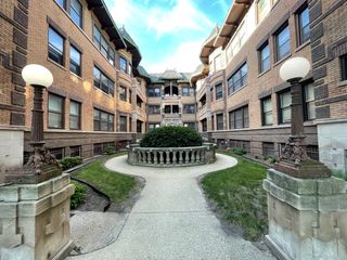 945 E Hyde Park Boulevard 3, Chicago, IL 60615