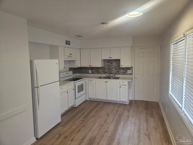 6011 Greenwood Ln, Pensacola, FL 32504