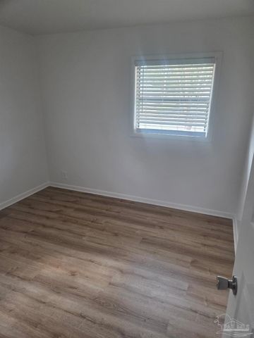 6011 Greenwood Ln, Pensacola, FL 32504