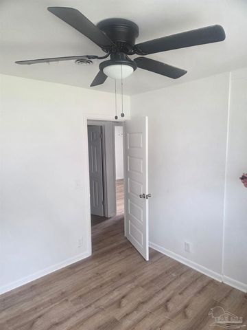 6011 Greenwood Ln, Pensacola, FL 32504