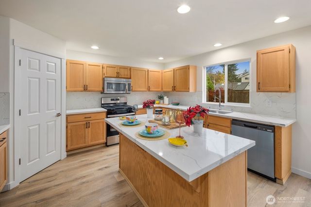 1211 176th Place SW, Lynnwood, WA 98037