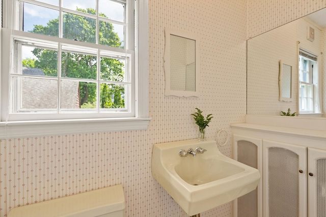 9 Mayfield Rd, Belmont, MA 02478