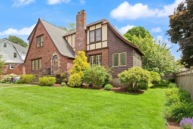 9 Mayfield Rd, Belmont, MA 02478