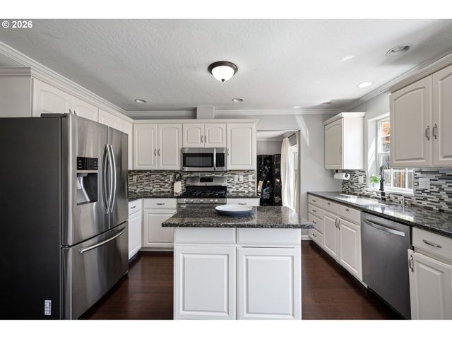 6030 ST HELENA St, Eugene, OR 97402