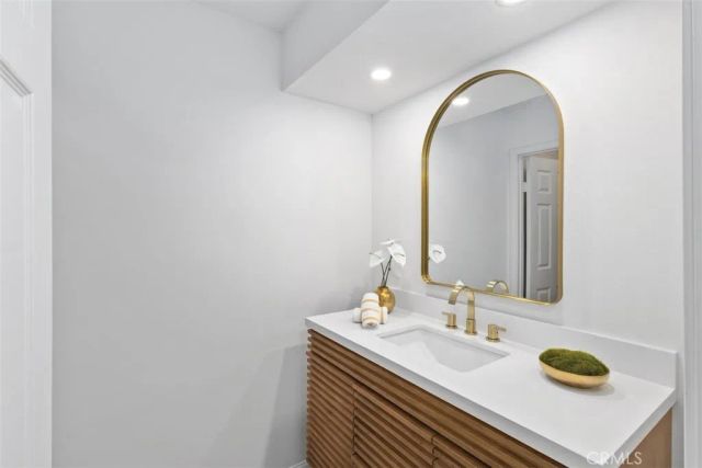 22691 Lajares, Mission Viejo, CA 92692