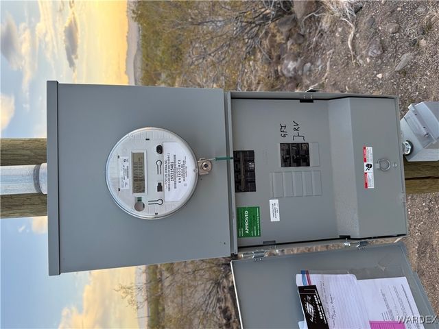 3834 Collins Drive, Golden Valley, AZ 86413