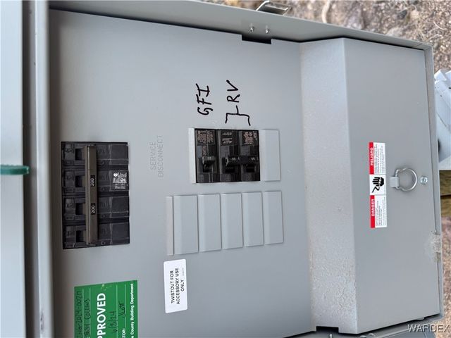 3834 Collins Drive, Golden Valley, AZ 86413