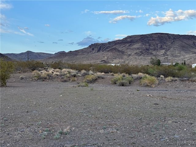 3834 Collins Drive, Golden Valley, AZ 86413