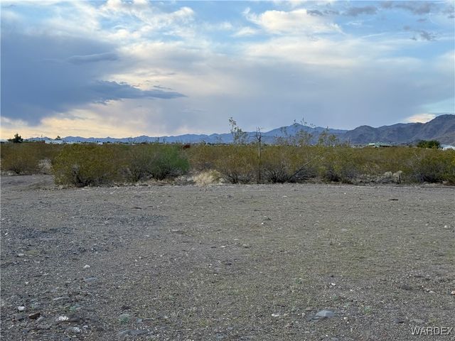 3834 Collins Drive, Golden Valley, AZ 86413