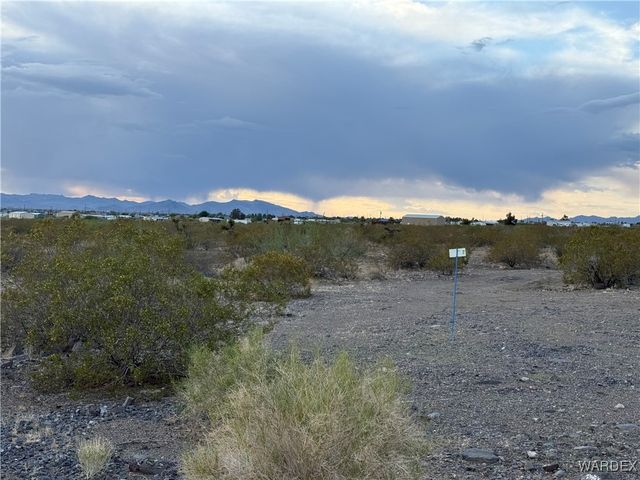 3834 Collins Drive, Golden Valley, AZ 86413