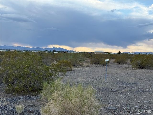 3834 Collins Drive, Golden Valley, AZ 86413