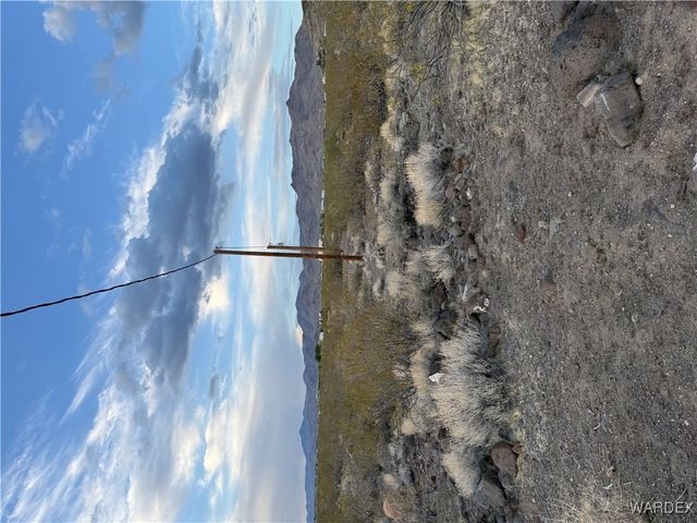 3834 Collins Drive, Golden Valley, AZ 86413