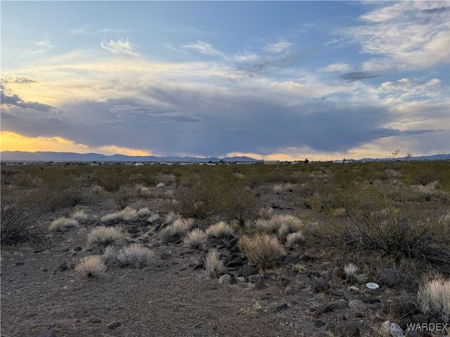 3834 Collins Drive, Golden Valley, AZ 86413