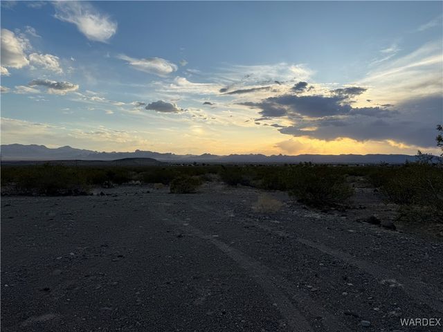 3834 Collins Drive, Golden Valley, AZ 86413