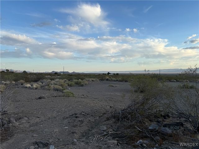 3834 Collins Drive, Golden Valley, AZ 86413