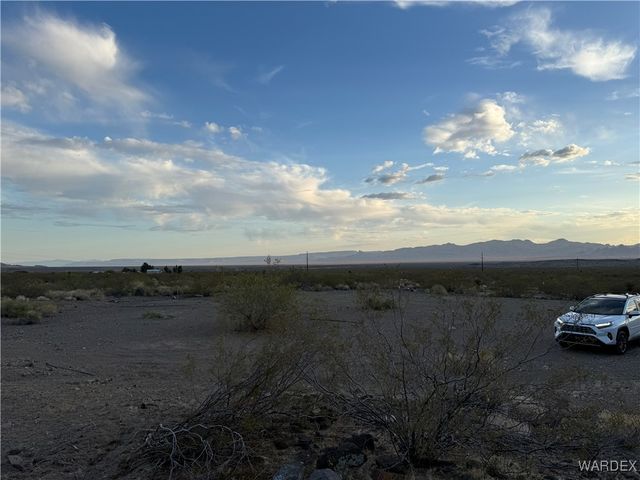 3834 Collins Drive, Golden Valley, AZ 86413