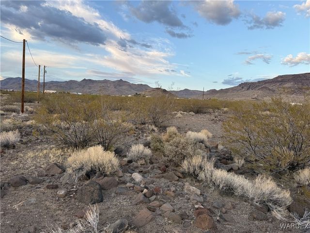 3834 Collins Drive, Golden Valley, AZ 86413