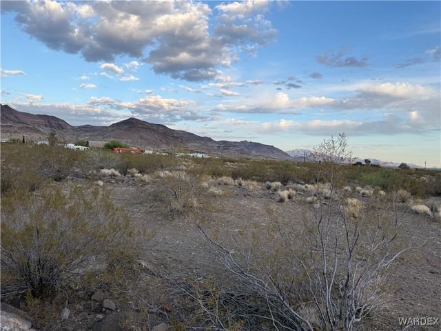 3834 Collins Drive, Golden Valley, AZ 86413