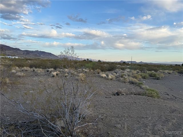 3834 Collins Drive, Golden Valley, AZ 86413