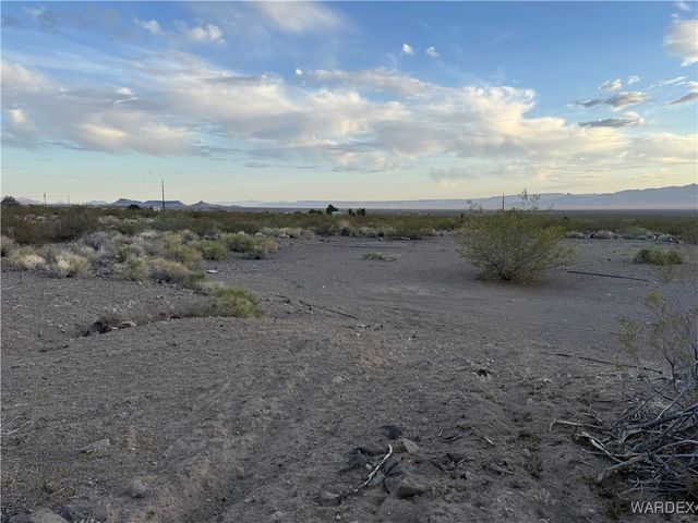 3834 Collins Drive, Golden Valley, AZ 86413