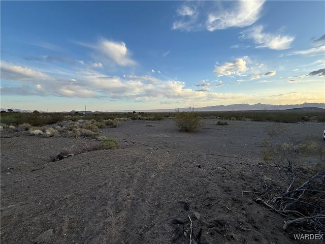 3834 Collins Drive, Golden Valley, AZ 86413