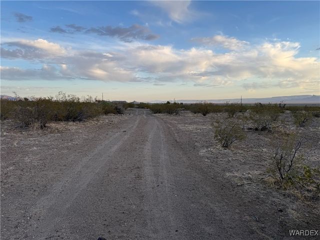 3834 Collins Drive, Golden Valley, AZ 86413