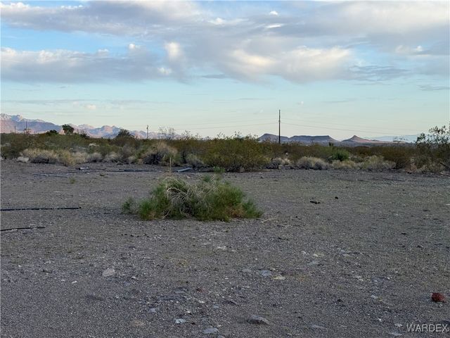 3834 Collins Drive, Golden Valley, AZ 86413