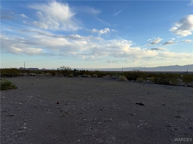 3834 Collins Drive, Golden Valley, AZ 86413