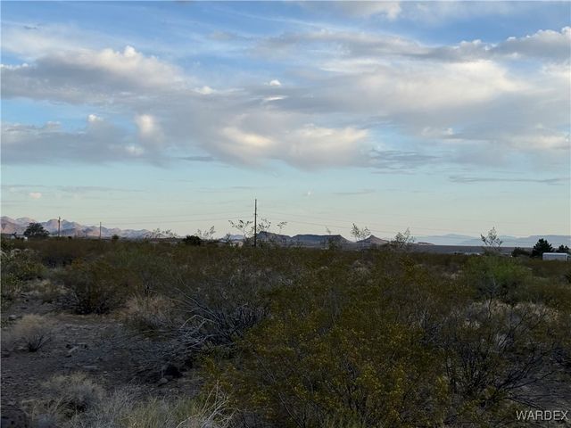 3834 Collins Drive, Golden Valley, AZ 86413