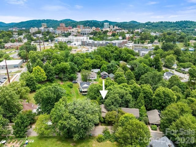 16 Jefferson Drive, Asheville, NC 28801