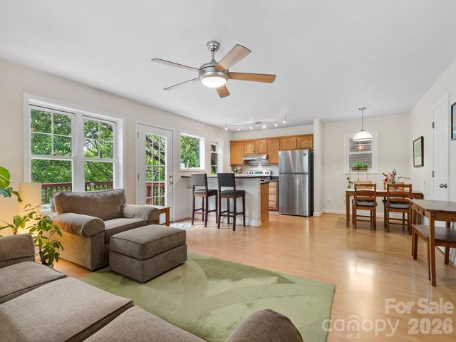 16 Jefferson Drive, Asheville, NC 28801