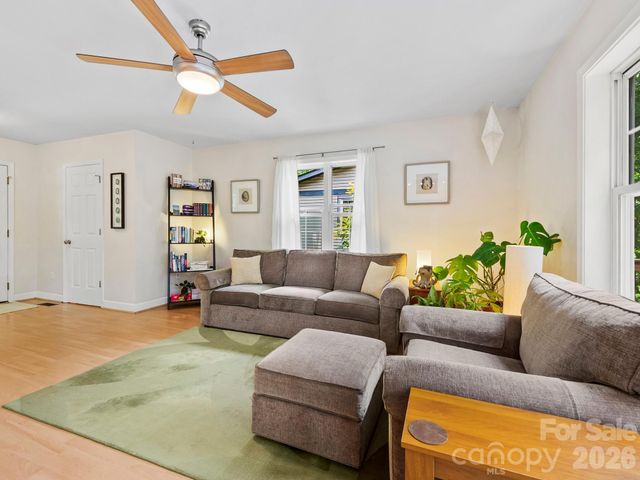 16 Jefferson Drive, Asheville, NC 28801
