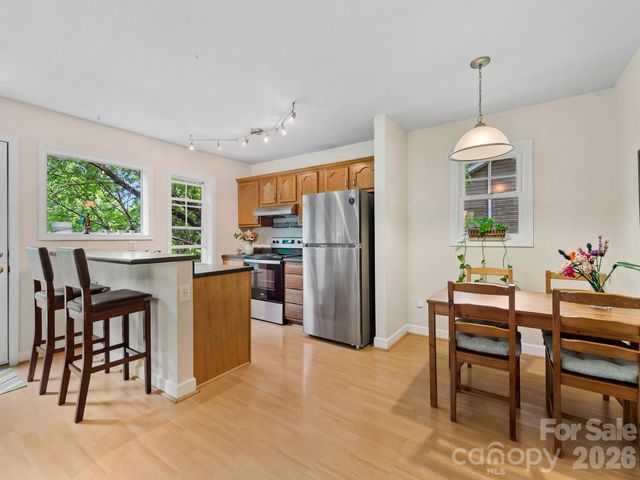 16 Jefferson Drive, Asheville, NC 28801