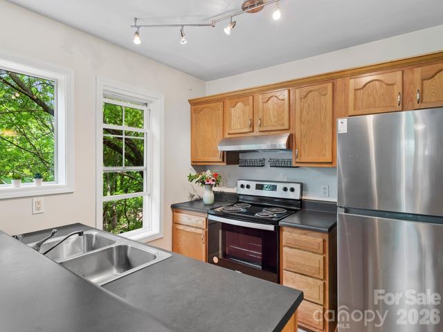 16 Jefferson Drive, Asheville, NC 28801
