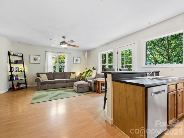 16 Jefferson Drive, Asheville, NC 28801
