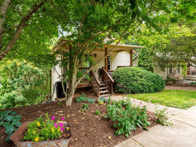 16 Jefferson Drive, Asheville, NC 28801