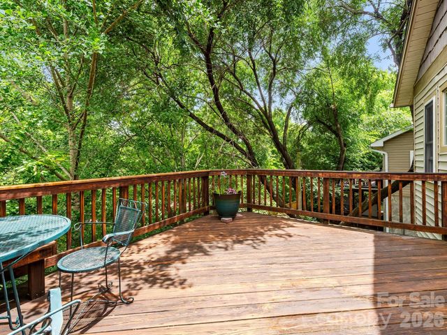 16 Jefferson Drive, Asheville, NC 28801