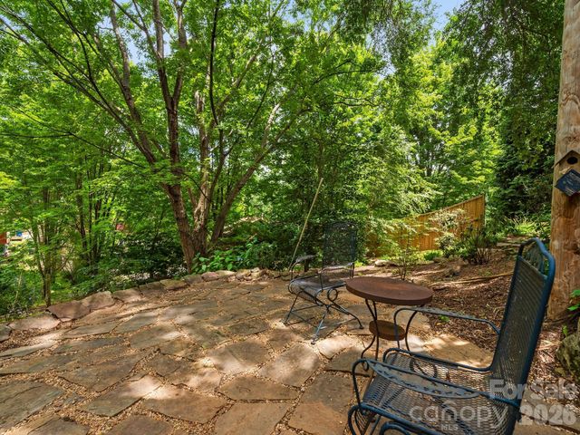 16 Jefferson Drive, Asheville, NC 28801