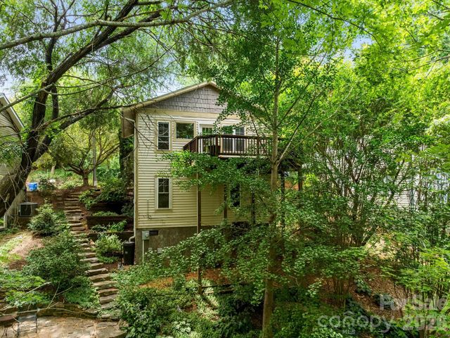 16 Jefferson Drive, Asheville, NC 28801