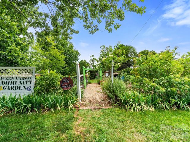 16 Jefferson Drive, Asheville, NC 28801