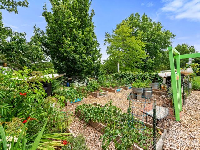 16 Jefferson Drive, Asheville, NC 28801