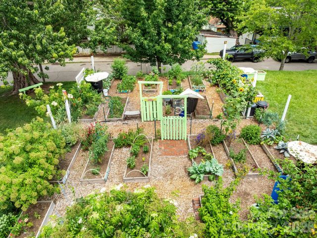 16 Jefferson Drive, Asheville, NC 28801