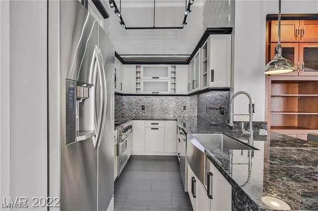 5955 Sunlight Garden Way, Las Vegas, NV 89118