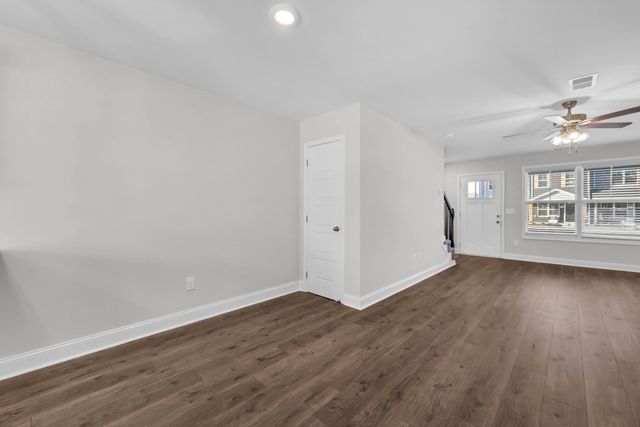 105 Quarry Point Dr, Clarksville, TN 37043