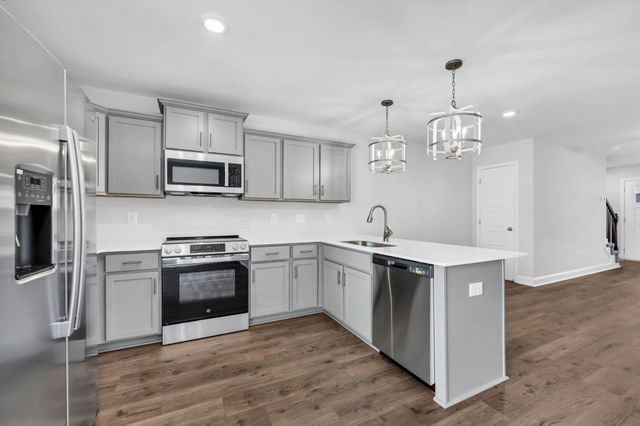 105 Quarry Point Dr, Clarksville, TN 37043