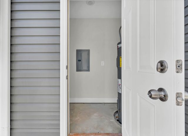 105 Quarry Point Dr, Clarksville, TN 37043