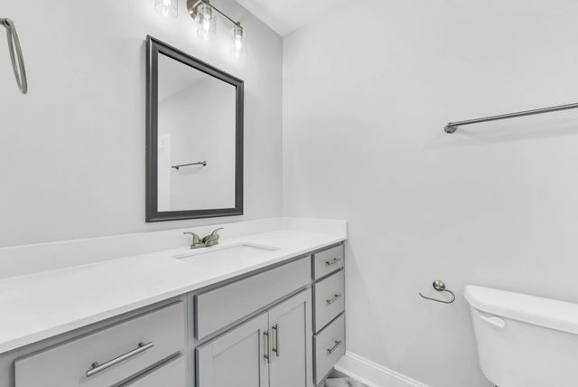 105 Quarry Point Dr, Clarksville, TN 37043