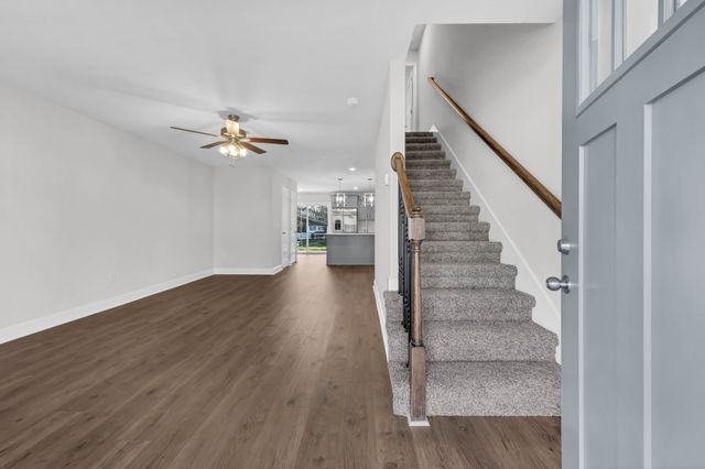 105 Quarry Point Dr, Clarksville, TN 37043