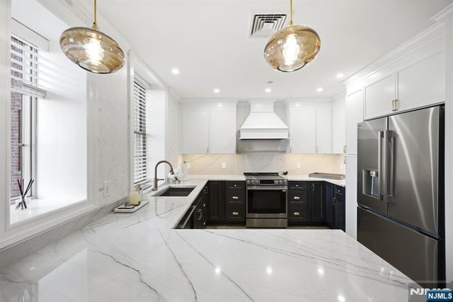 2301 Rio Vista Drive, Mahwah, NJ 07430